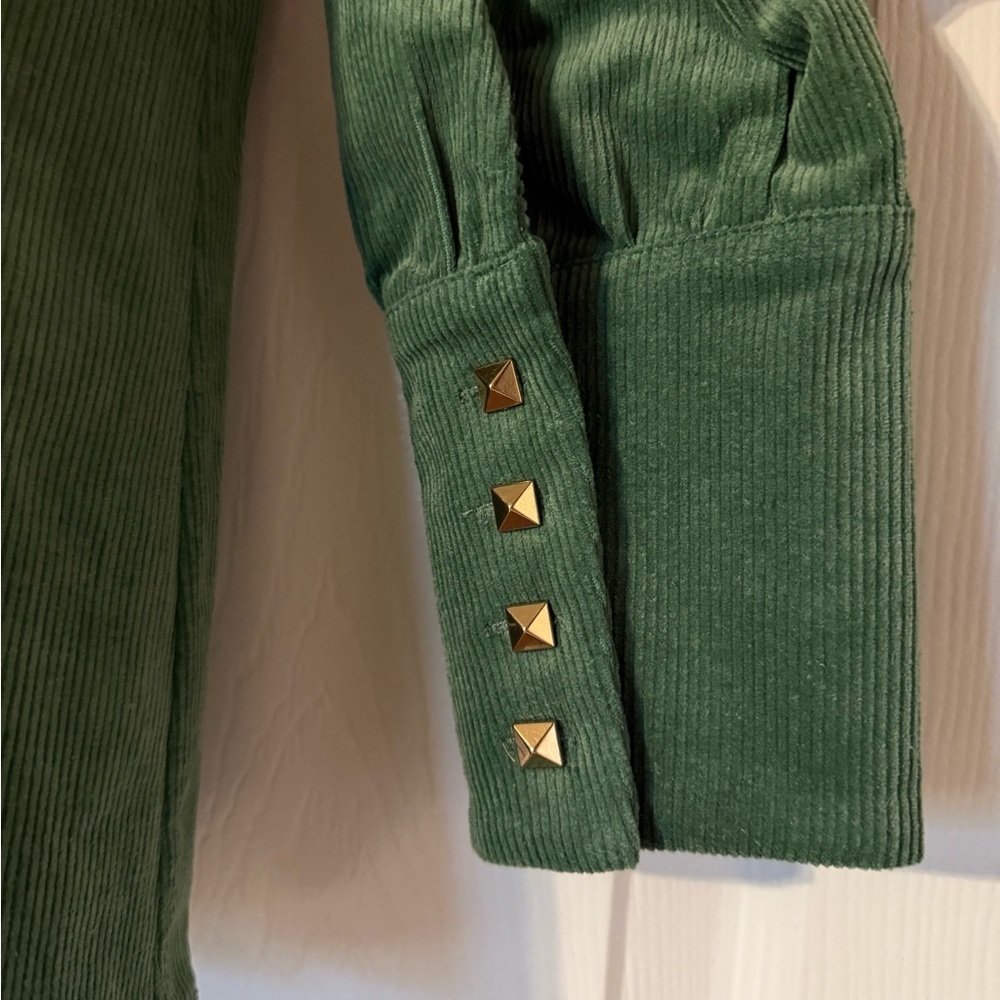 NWT Tuckernuck Green Corduroy V Neck Top
Size Medium - Picture 5 of 9